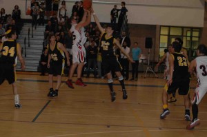 Boys varsity basketball wins league, chases YULA