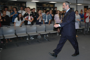 Head of School Rabbi Weinbach resigns, citing family; Mr. Tranchi and Rabbi Leubitz take reins