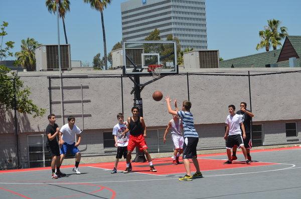 Intramural basketball ignites lunchtime mania