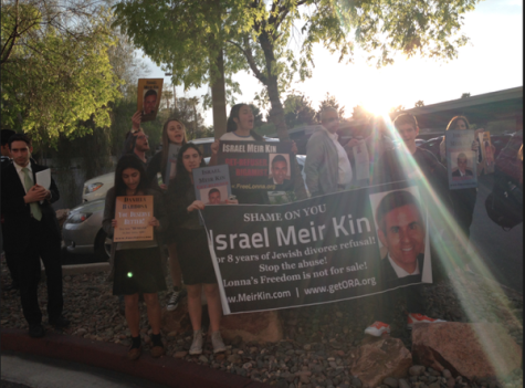 SUNSET: As the light faded in Las Vegas March 20, Shalhevet students joined others in protesting the remarriage of Israel Meir Kin, who is still halachically married to Lonna Kin.