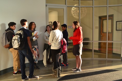  GREETING: Director of Admissions Natalie Weiss introduces prospective students to freshman Student Ambassadors.