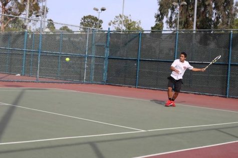 Tennis team ends season with no coach, no matches