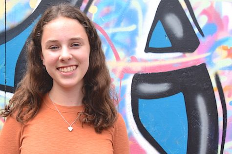 Molly Litvak, Outside News Editor