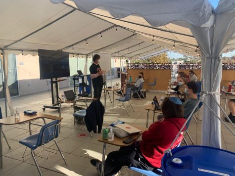 LIVE: Rabbi Abraham Lieberman taught 10th-grade Modern Jewish History Dec. 3 in the Sarah tent on the third-floor patio. According to a Nov. 27 Los Angeles “Health Officer Order, schools and day camps can remain open while following health protocols. Shalhevet has been having one grade per day meet iat school since Dec. 1.