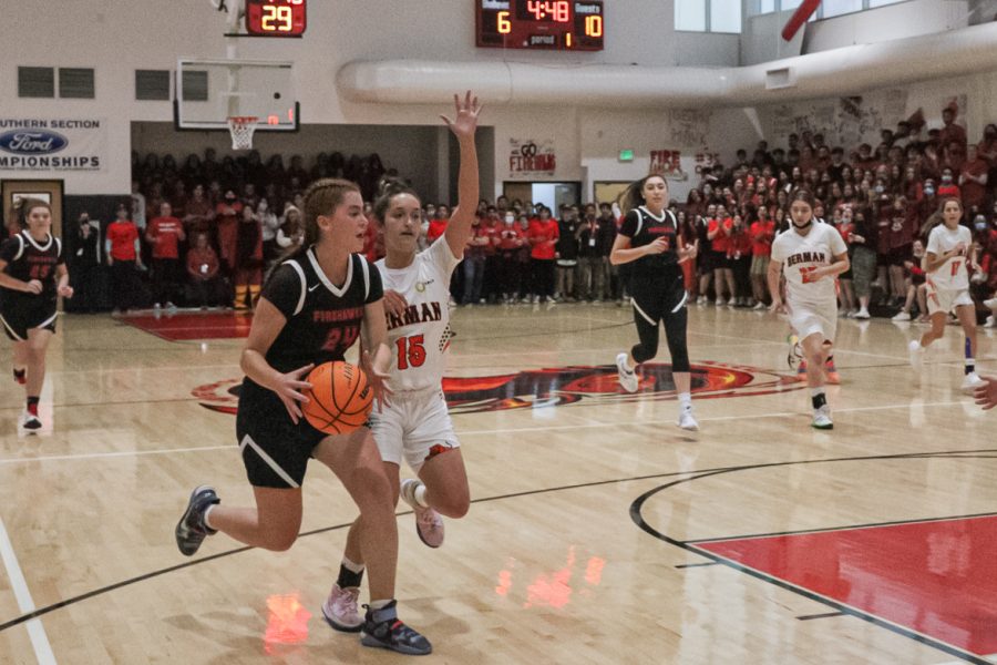 CLOSE: Berman lead after the first half of the game 36-29, but Shalhevet took the lead in the second half winning 71-64. Sophomore Yalee Schwartz dribbles down the court in the first quarter.