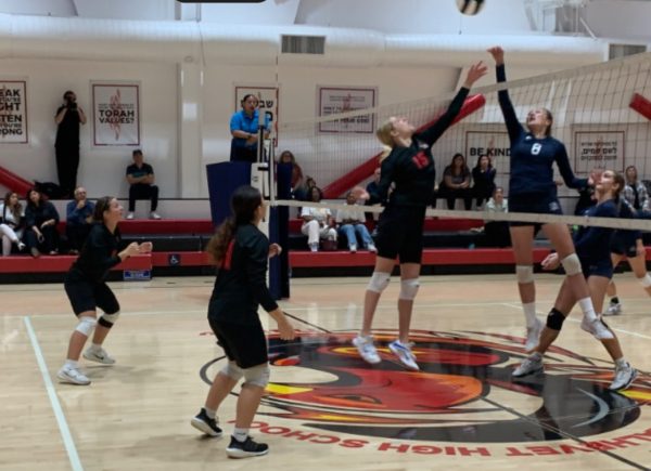CLOSE: In a hard-fought match, Shalhevet’s volleyball team was ultimately edged out in the game’s final set. “This season has been amazing,” said Coach Natalie Livermore.