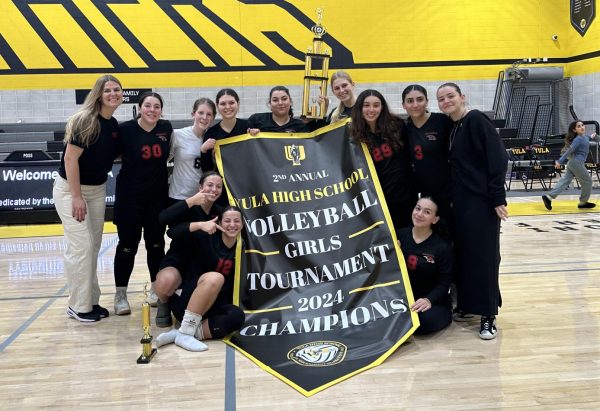 Shalhevet girls volleyball sweeps annual YULA tournament